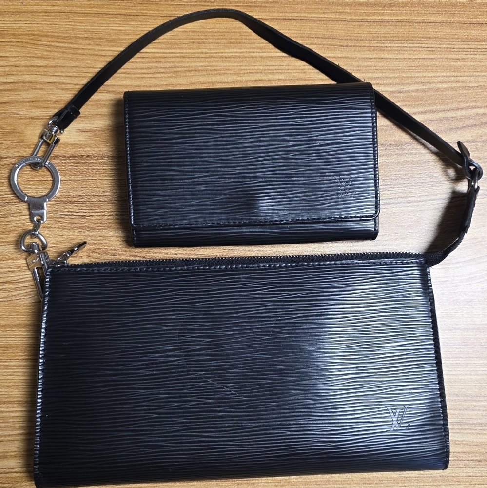 Louis Vuitton Epi Leather Pochette Accessoires Black Shoulder Bag with Wallet